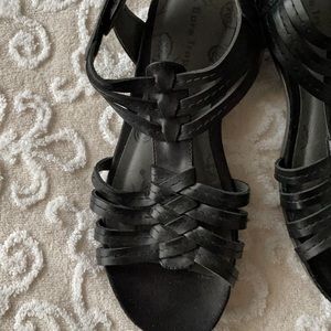 Bare traps black sandals